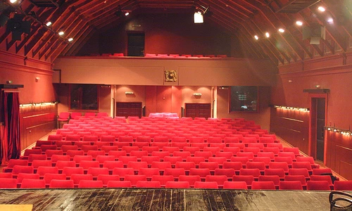 2 sala goala de teatru jpg jpeg