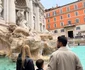 Cântărețul nu a ratat nicio vizită la celebra Fontana di Trevi acolo unde a aruncat un ban în fântână dar nu înainte de a-și pune și o dorință