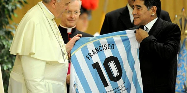 maradona papa francisc jpeg