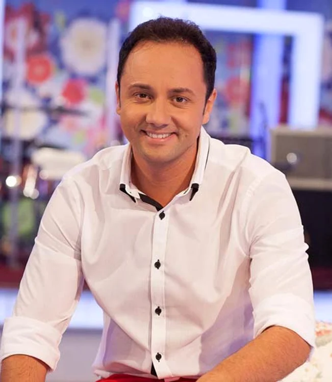 
    Cătălin Măruţă a cântat live în emisiune FOTO: Arhiva personală  