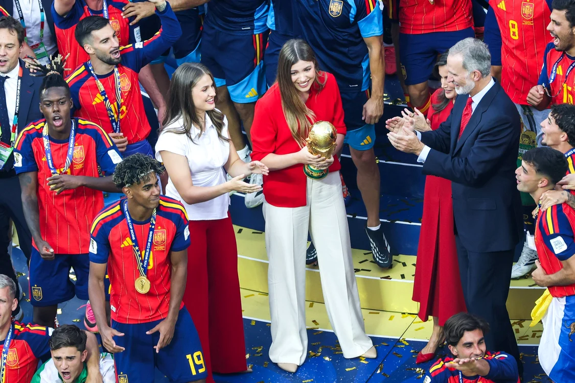 Regina Letizia, Regele Felipe, Prințesa Leonor, Infanta Sofia la finala CM de fotbal, Profimedia (1) jpg