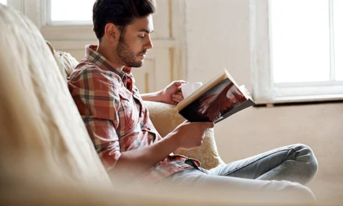 citit carte barbat istock jpg