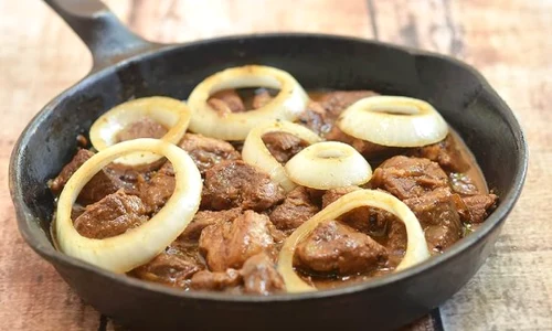 pulpa de porc cu ceapa la tigaie 580x400 0 jpeg