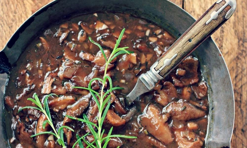 Vegan Wild Mushroom Gravy 5182 jpeg