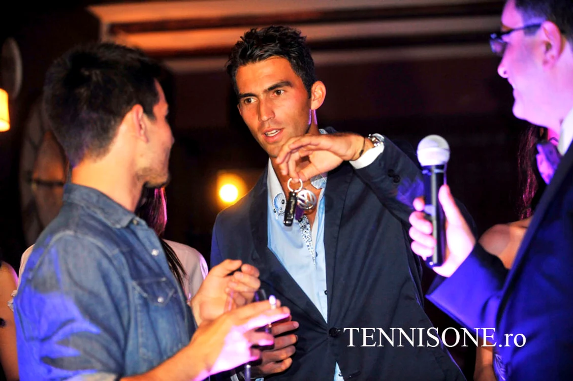 Jucătorii de tenis s-au distrat cu iepuraşii Playboy. (Foto: tennisone.ro)