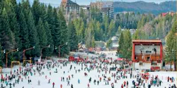 În weekendurile cu zăpadă, pârtiile din Poiana Braşov sunt arhipline