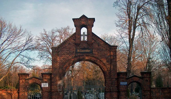 Cimitir din Wrocław. Analiza rămășițelor umane și a plăcii dentare le-a permis cercetătorilor să reconstituie dieta și starea de sănătate a locuitorilor orașului de acum peste două secole