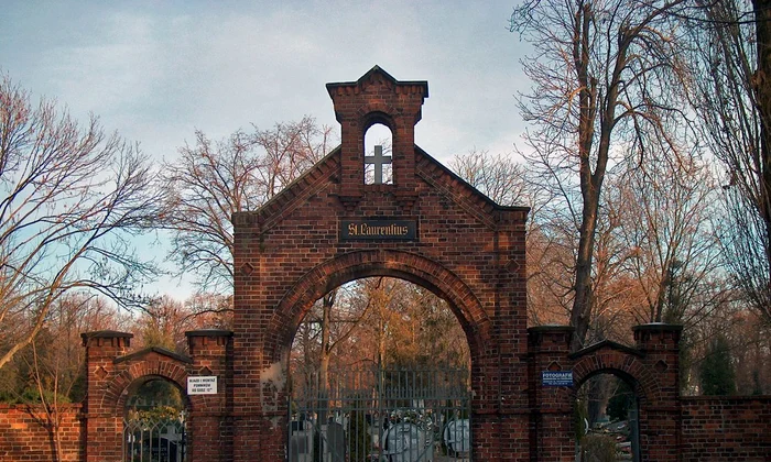 Cimitir din Wrocław. Analiza rămășițelor umane și a plăcii dentare le-a permis cercetătorilor să reconstituie dieta și starea de sănătate a locuitorilor orașului de acum peste două secole