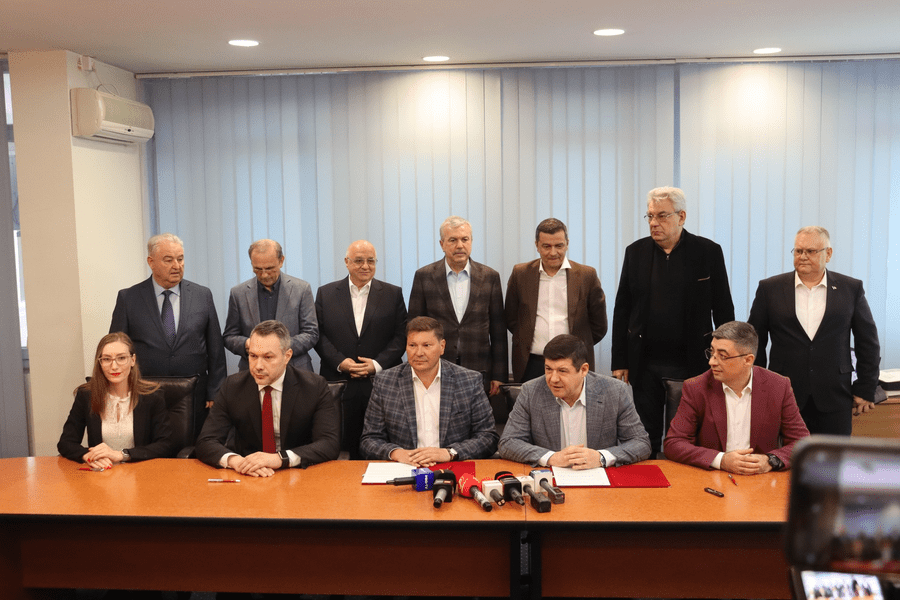 Un drum de mare viteză va lega patru județe de Autostrada Soarelui. Grindeanu, Tudose și Nica au participat la semnarea contractului