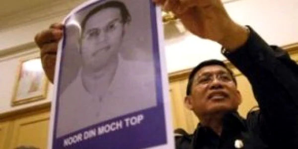 Teroristul numărul 1 din Indonezia, Noordin Mohammed Top, nu a fost ucis de poliţie