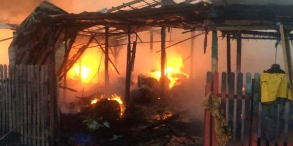 Târgul a fost făcut scrum în urma unui incendiu 