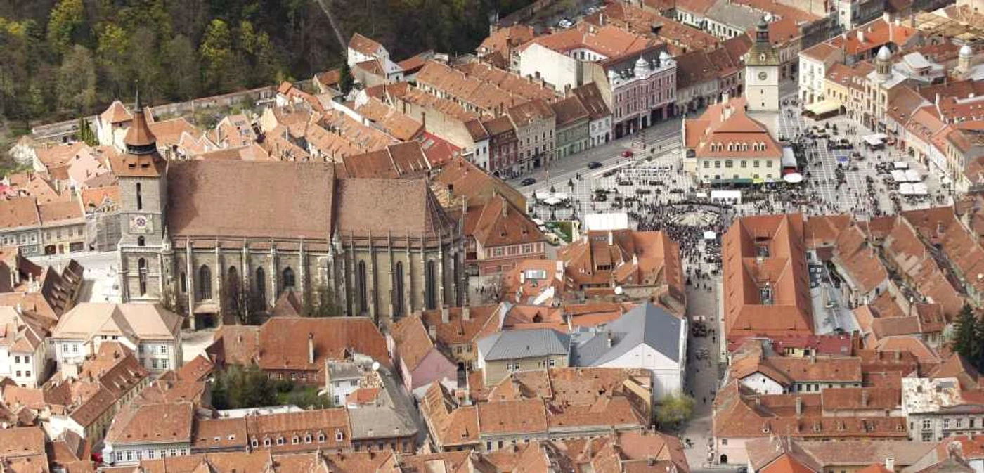Piaţa Sfatului din Braşov FOTO: Mediafax