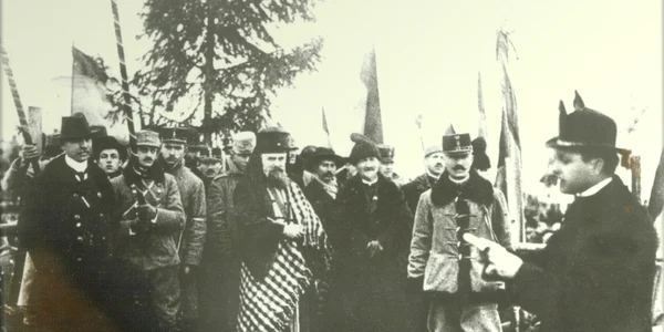 Miron Cristea (centru)
