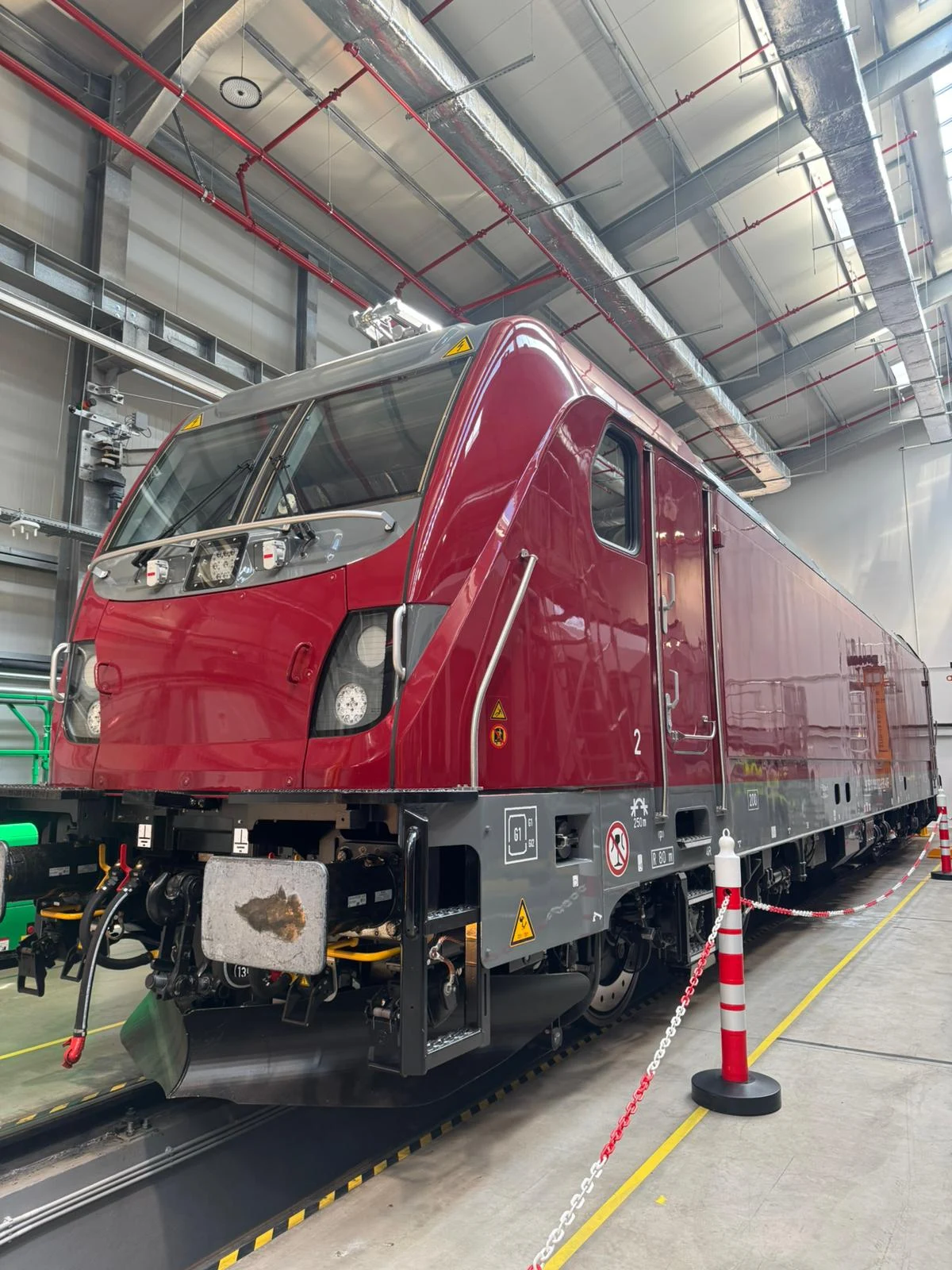 Prima locomotivă electrică care poate atinge 200 km pe oră a fost livrată către Autoritatea pentru Reformă Feroviară. Vor urma alte 15