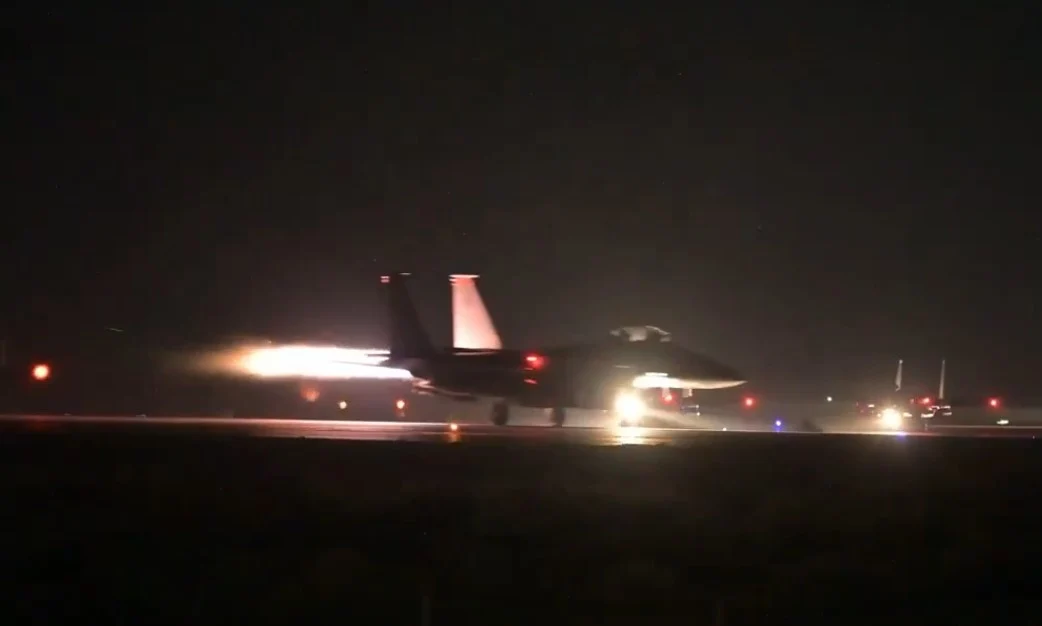 SUA lansează atacuri asupra unui inamic pe care îl credea învins. Formele noii amenințări reprezentate de ISIS