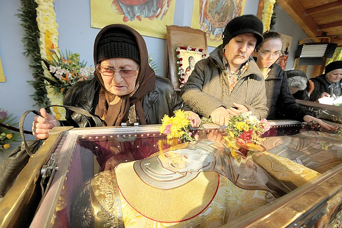 Credincioșii s-au rugat  pentru sănătate,  fericire și bani