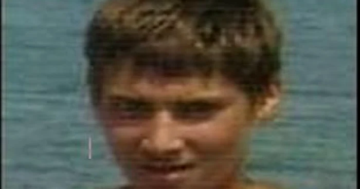 Cine poate da relaţii despre minor este rugat să sune la cel mai apropiat post de Poliţie