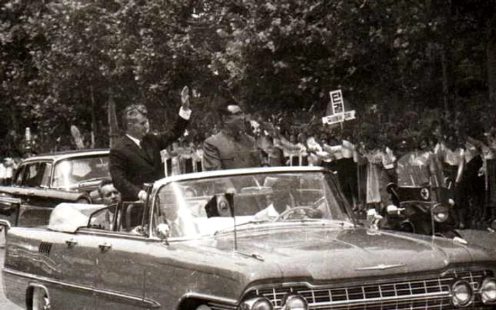 Vizita oficială a unei delegaţii de partid şi guvernamentale condusă de Nicolae Ceauşescu în Republica Democrată Coreeană. ( iunie 1971).[Fotografia #Z364] - Cota: 69/1971 - Fototeca Online a Comunismului Românesc