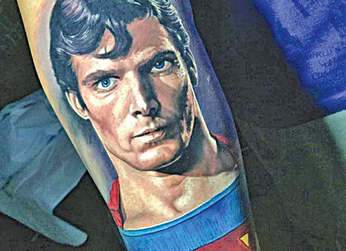  Tatuaj cu Superman