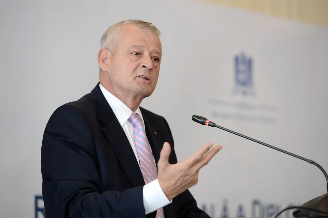 Primarul Sorin Oprescu susţine că vor exista piste de biciclete atât pe carosabil, cât şi pe trotuar FOTO Mediafax