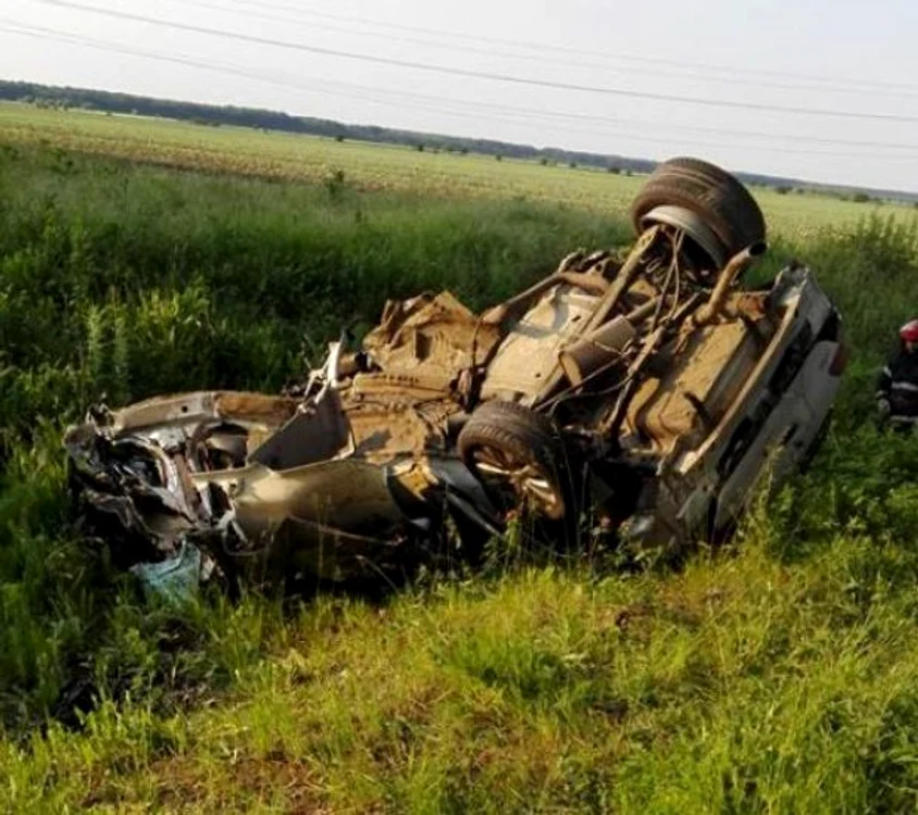 Mașina condusă de Dan Condrea este complet distrusă, iar victima este desfigurată