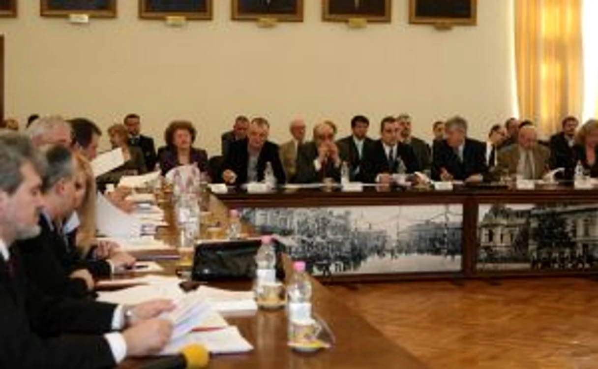 Aleşii locali nu au reuşit să atragă niciun euro, deşi s-au adunat la zeci de şedinţe