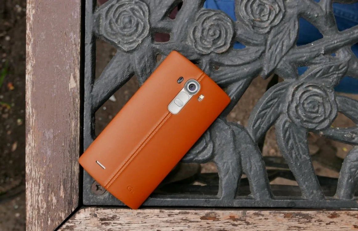 LG G4 este unul dintre telefoane la preţ bun la eMAG.