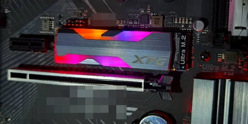 SSD XPG SPECTRIX S20G RGB FOTO Adrian Pogîngeanu