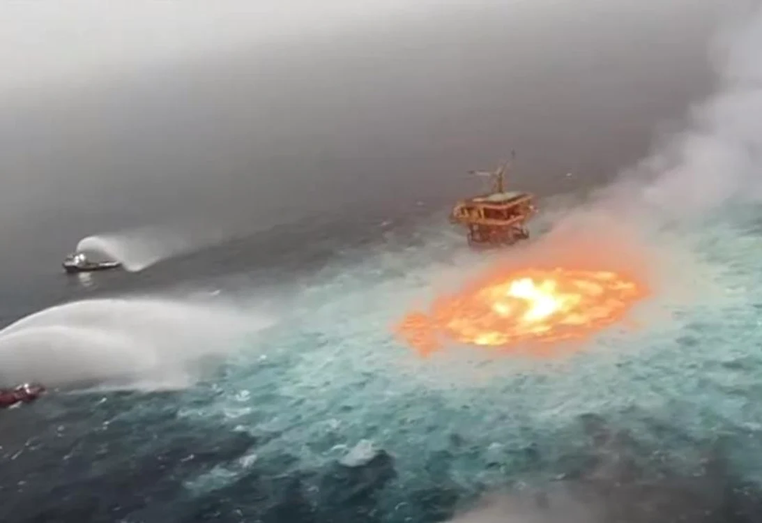 
    Ochiul de foc a ars timp de 5 ore pe suprafața oceanuluifoto: captură YouTube  