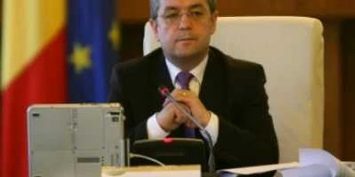 Boc: Salariile profesorilor vor creşte cu 90% până în 2015