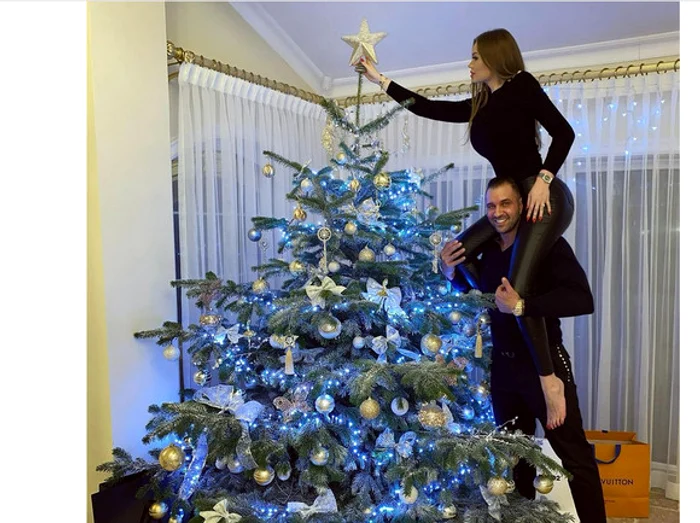 Elena Gheorghe și sora ei, AnaDoto: arhivă personală