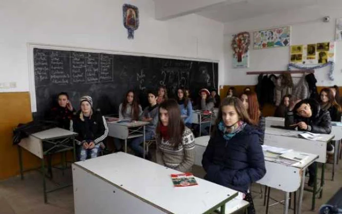 Liceenii tremură de frig în clase FOTO Corina Macavei