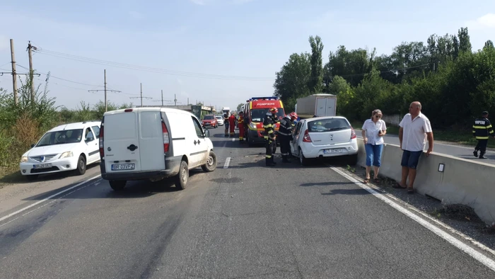 Două persoane au fost rănite în urma evenimentului rutier FOTO IPJ Brăila