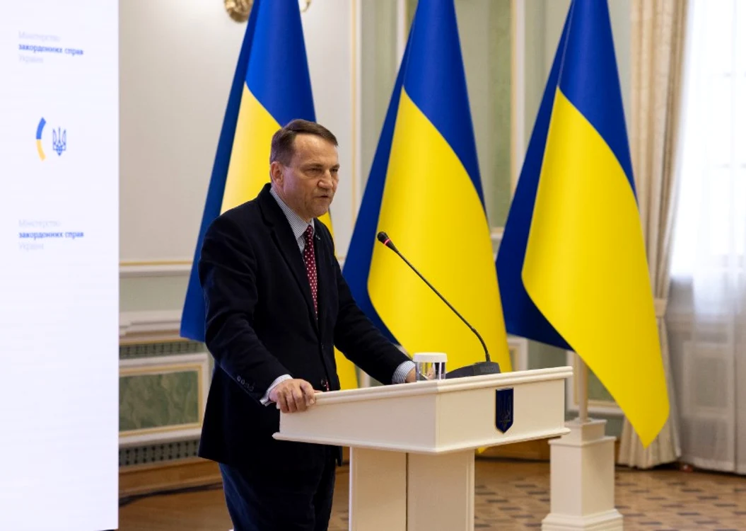 Radoslaw Sikorski în vizită la Kiev FOTO Captură Twitter