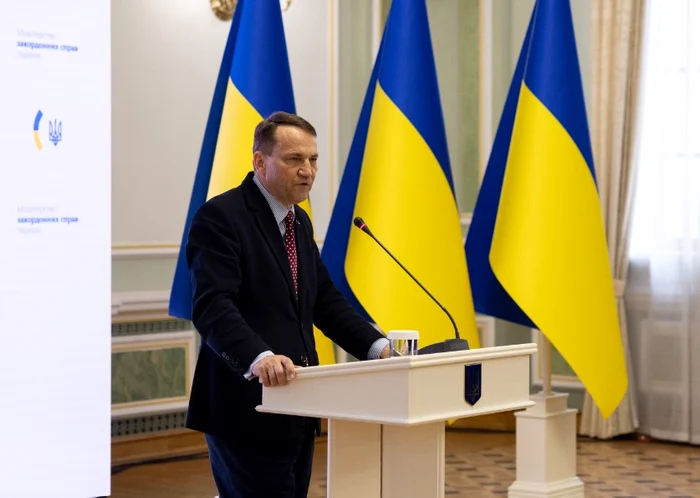 Radoslaw Sikorski în vizită la Kiev FOTO Captură Twitter