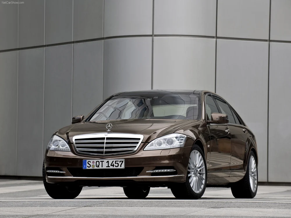 Dacia s-a înfrăţit cu Mercedes