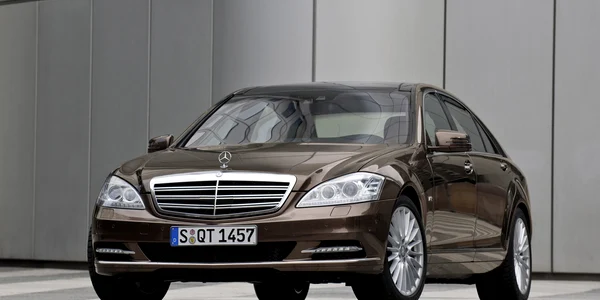 Dacia s-a înfrăţit cu Mercedes