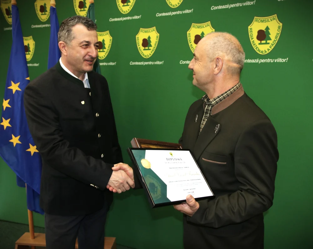 Pădurarul care le-a salvat pe cele două fetițe dispărute în judeţul Mureş, premiat de Romsilva