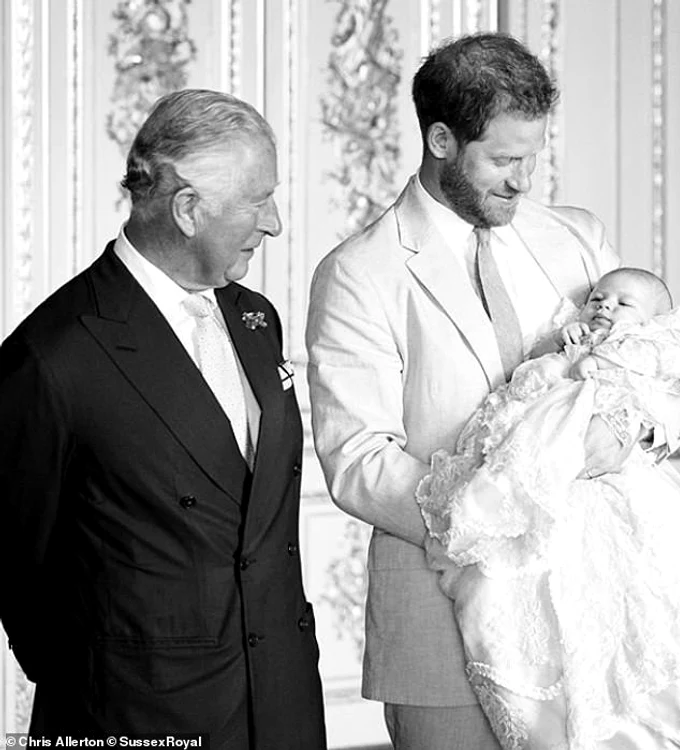 1 20994828 7684623 the duke and duchess of sussex have shared an unseen photo from a 39 1573725752161 jpg jpeg