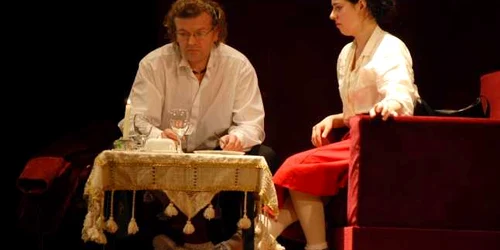 Actorii sătmăreni Dorina Nemeș și Sorin Oros în spectacolul „Visul unei nopți de iarnă“ 