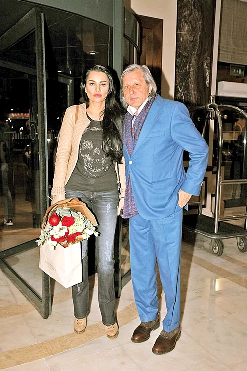 Ilie Năstase a aşteptat-o cu flori pe Brigitte, după prezentarea de modă