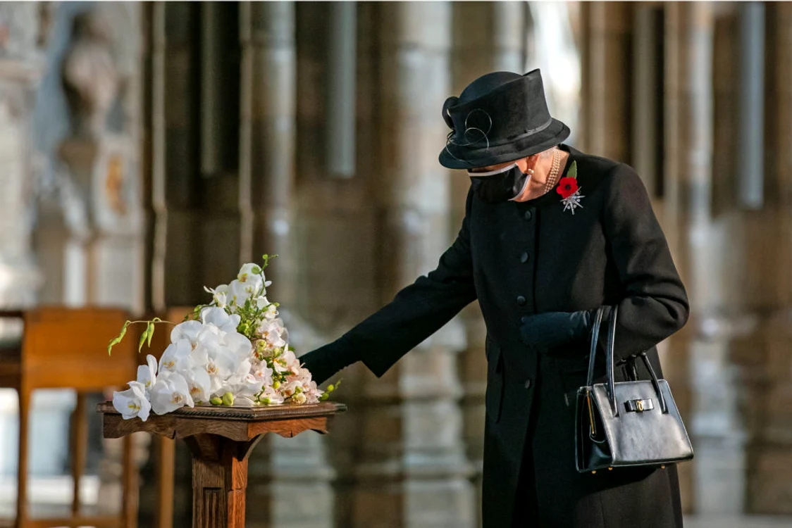 A fost prima oară când Regina Elisabeta a purtat mască în public