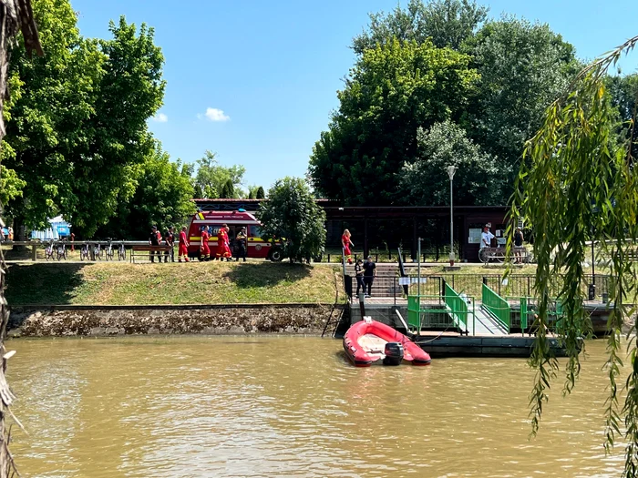 Cadavru scos din Bega FOTO Seba Tătaru/Tion