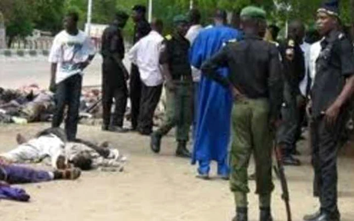 Victime şi forţele de ordine din Maiduguri. FOTO Africa Express