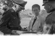 Bundesarchiv Bild 101III Alber 174 14A, Heinrich Himmler mit Gertrud Scholtz Klink jpg