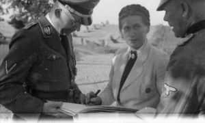 Bundesarchiv Bild 101III Alber 174 14A, Heinrich Himmler mit Gertrud Scholtz Klink jpg