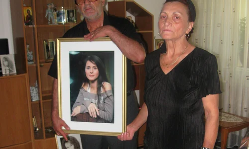parinti madalina manole la bloc 1 jpeg