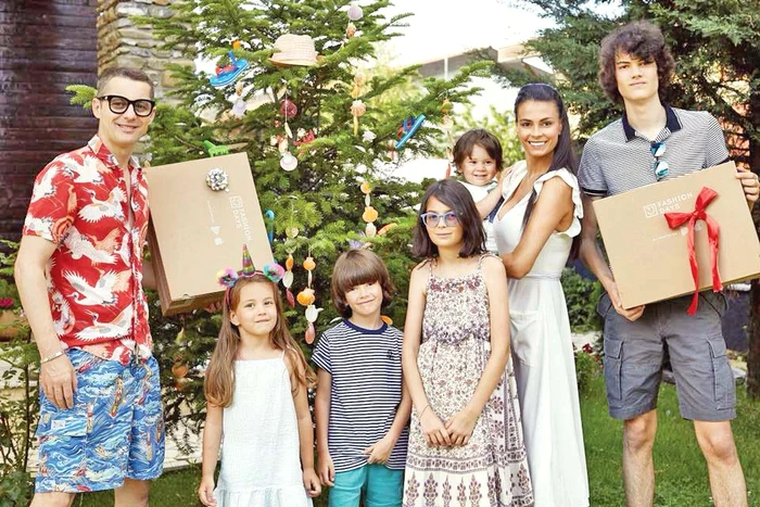 Aici, alături de Adi Sînă şi de primii cinci copii