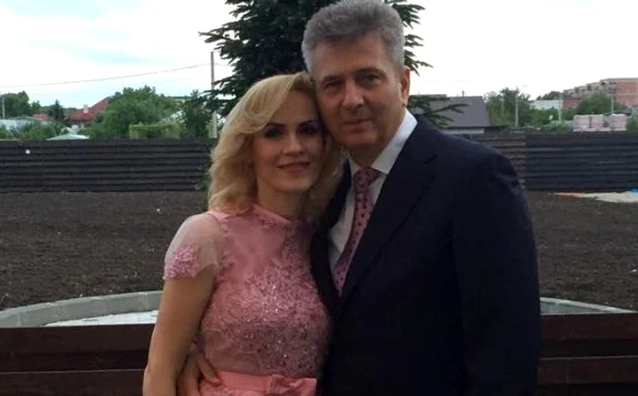 Gabriela Firea şi soţul ei, Florin Pandele, au fost naşi de botezFoto: Arhiva personală