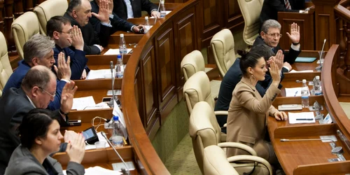 Liberalii Ghimpu votaeza guvernul Filip FOTO Alexandru Tarlev
